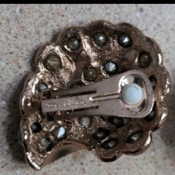 Oscar de la Renta - pink green crystal shell Clip On Earrings - Picture 5 of 6